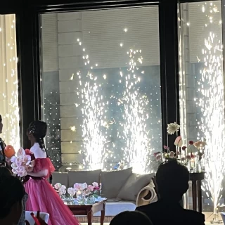 ナイトウエディングだったので花火を上げました