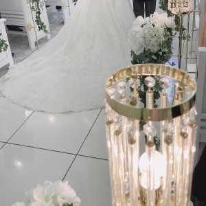 造花もライト？もシンプルで花嫁が際立ちます。|685772さんのWedding for Reception Vellugue ヴェルージュの写真(2025568)