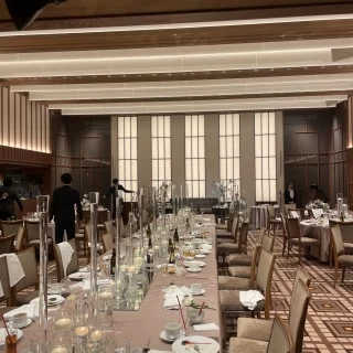 みんなが帰った後の披露宴会場
