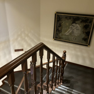 2階の控室から一階に降りる階段です。|686051さんのアーモニーアグレアーブル(旧：マノワール・ディノ)の写真(1991796)