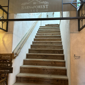 階段です。あえてギシギシ言うように作っているそうです。|686051さんのBARN&FOREST148〜バーン&フォレスト148〜の写真(1991826)