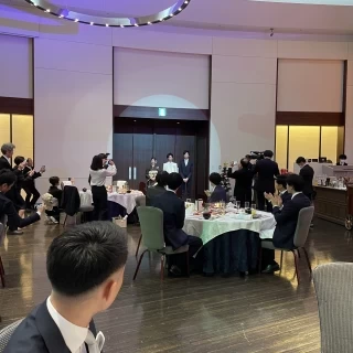 披露宴会場の退場シーン