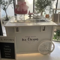 デザートのアイスワゴン