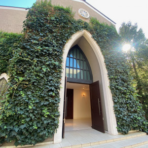 ドアが開いた時の教会|686233さんの南青山サンタキアラ教会の写真(1992435)