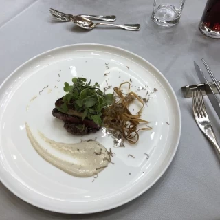 メインの肉料理