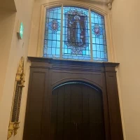 チャペルからフラワーシャワーへの扉