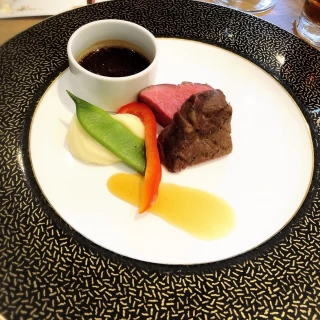 メインのお肉料理