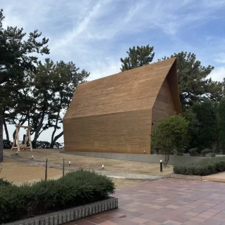 チャペルは木造です