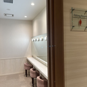 ゲストが使う女子更衣室やメイクルーム|686941さんのキャッスルガーデン OSAKAの写真(2010552)