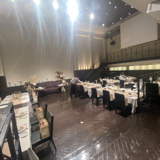 ライブ会場のような雰囲気の披露宴会場