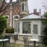 庭の中にも建物が