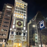 夜の外観