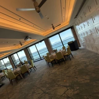 横長の開場です