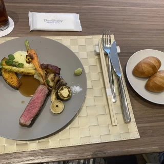 黒毛和牛の料理でした。
野菜も美味しかったです