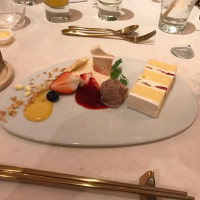 コース料理とウェディングケーキ