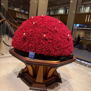 エントランスの装飾で、季節によってお花が変わります。|687742さんの帝国ホテル 東京の写真(2005286)