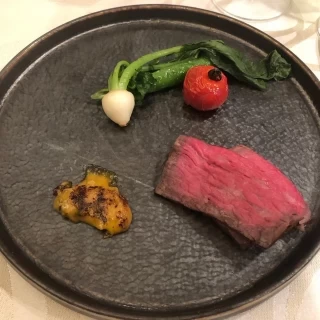 メインの肉料理です