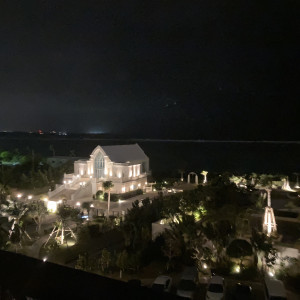 ホテルからみたチャペル|687801さんのモントレ・ルメール教会（ホテルモントレ沖縄スパ＆リゾート）チュチュリゾートウエディングの写真(2005735)