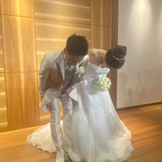 披露宴会場から登場した写真
