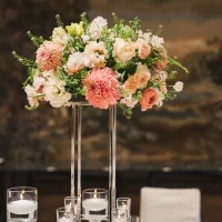 高さのあるテーブル装花
