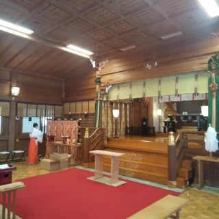 厳かな神前式が挙げられます。