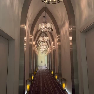 チャペルにむかう回廊
