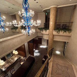 披露宴会場入り口のバカラのシャンデリア|688334さんのホテル日航福岡の写真(2012974)