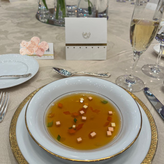 帝国ホテル伝統の紅白のスープ