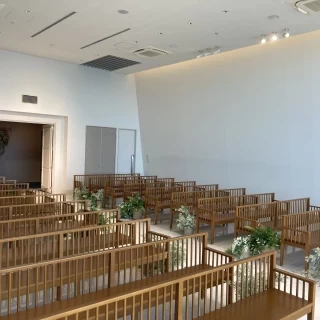 椅子は少し安っぽい。