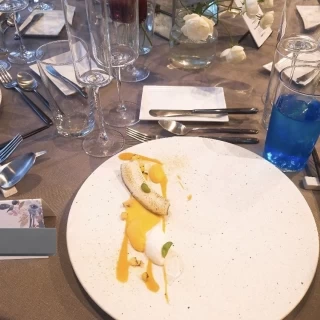 お皿の端にのっているようなオシャレなお料理を堪能できます。