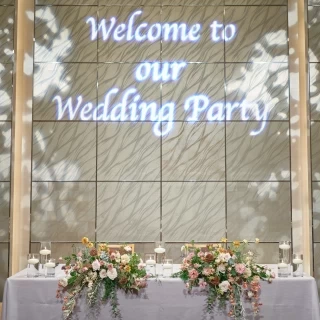 披露宴会場の装花(メインテーブル)