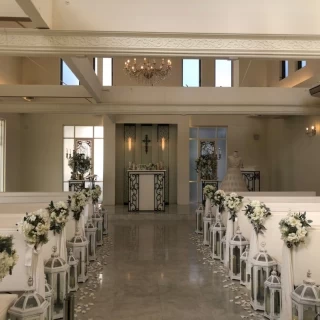 白を基調とした挙式会場