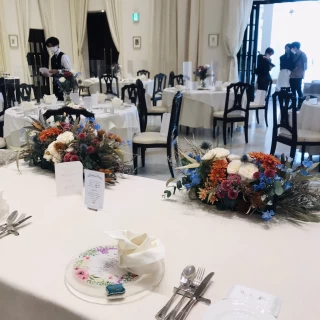 新郎新婦の先からみた披露宴会場です。