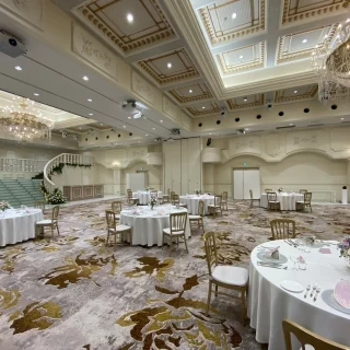 サイドから見た披露宴会場