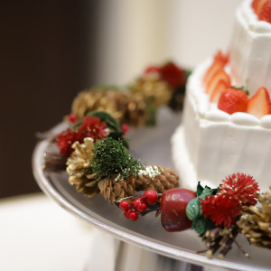 ケーキ周りの装花持ち込みも無料でした。全て生ケーキです。|689020さんのアクアテラス迎賓館  大津の写真(2020257)