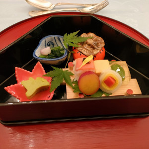 フルコースを無料で試食できます。これは和食の前菜です。|689136さんのホテルモントレ大阪の写真(2033802)