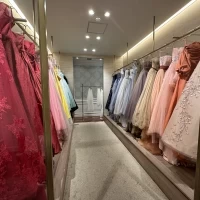 併設されているドレスショップ