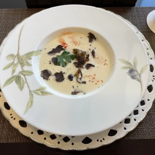 一つ下の階に料理スペースがあるため、温かいまま提供！