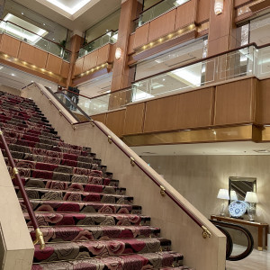 ロビー兼、人前式で使用できる階段|689257さんのロイヤルパークホテルの写真(2036152)