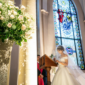 結婚証明書のサインの場面です。|689309さんのローズガーデンクライスト教会の写真(2021801)