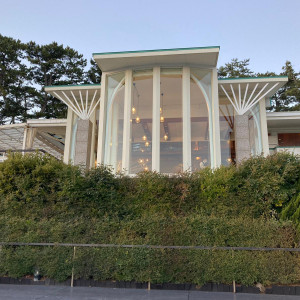 屋外の挙式会場から見た披露宴会場。|689377さんの指帆亭 Shihantei Pine Tree Resortの写真(2023521)