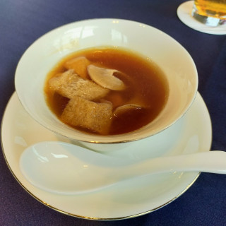 フカヒレと茸のスープ。熱々でした。