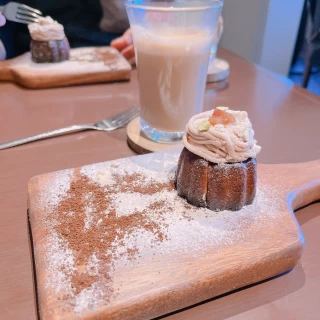 食後のデザート(カヌレ)とドリンク