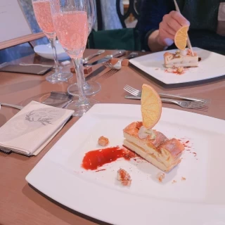 試食の際のスパークリングドリンクと前菜前のデザート