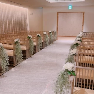 天井のお花が華やかです