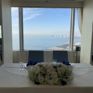 海が見える披露宴会場高砂