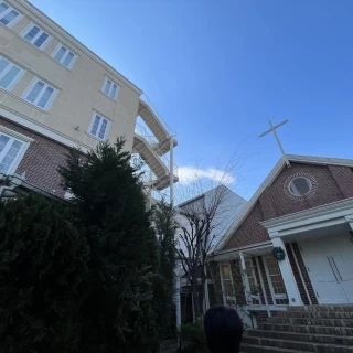 外のビルや景観が気にならないので良い