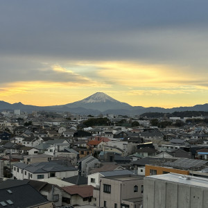 挙式会場から見えた夕日と富士山|689666さんの3＋3CAFE（サンタスサンカフェ）の写真(2058886)