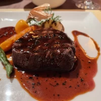 お肉料理。ソースが絶品!!