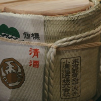 お酒の樽を割る演出